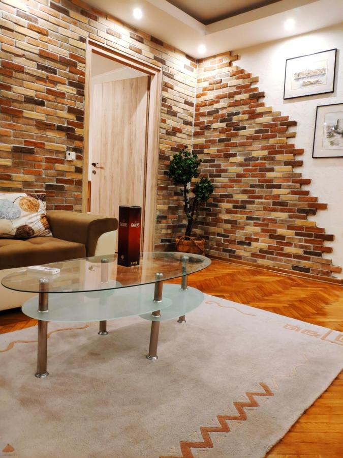 V2 With Love - Vintage Modern And Spacious 贝尔格莱德 外观 照片